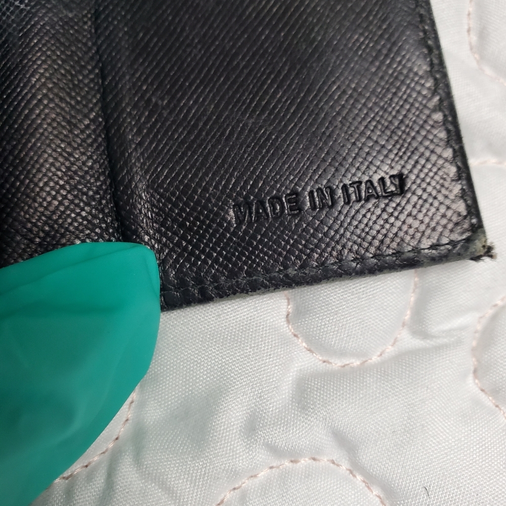 Authentic Prada Wallet Unisex - Picture 2 of 5